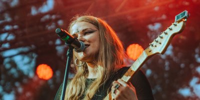 Dziedātāja “BŪŪ”